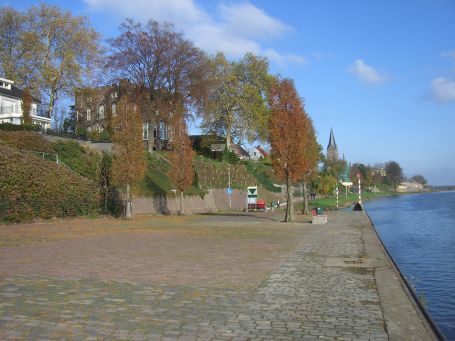 Kessel : Ansicht vom linken Ufer der Maas